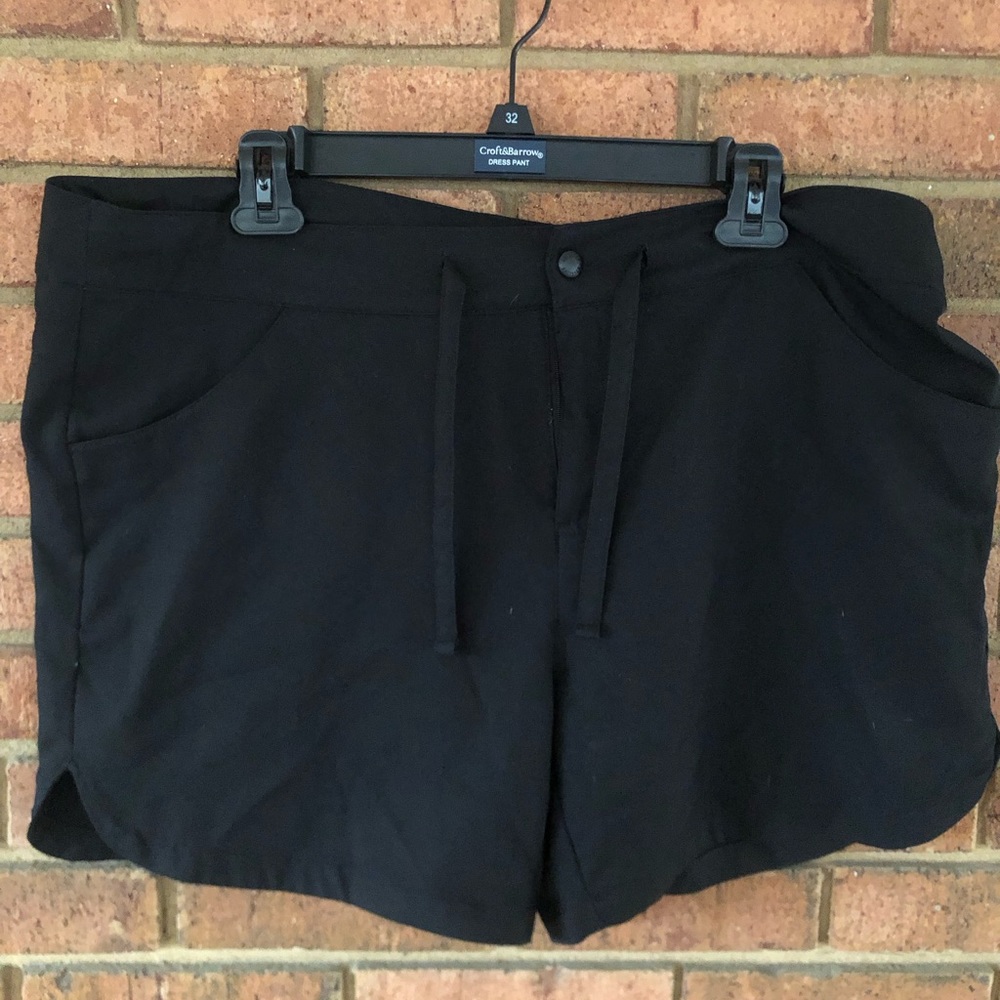 Magellan Outdoors women’s XL black shorts